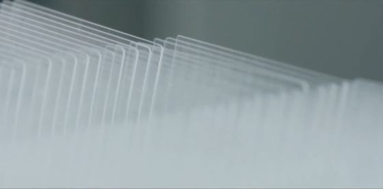 Verre à faible teneur en fer pour panneaux de commutation – Transmission lumineuse ultra élevée