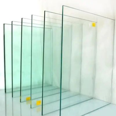 Bon prix Couverture d'affichage en silicate d'aluminium moyen Vitre résistant aux rayures pour panneau plat en ligne